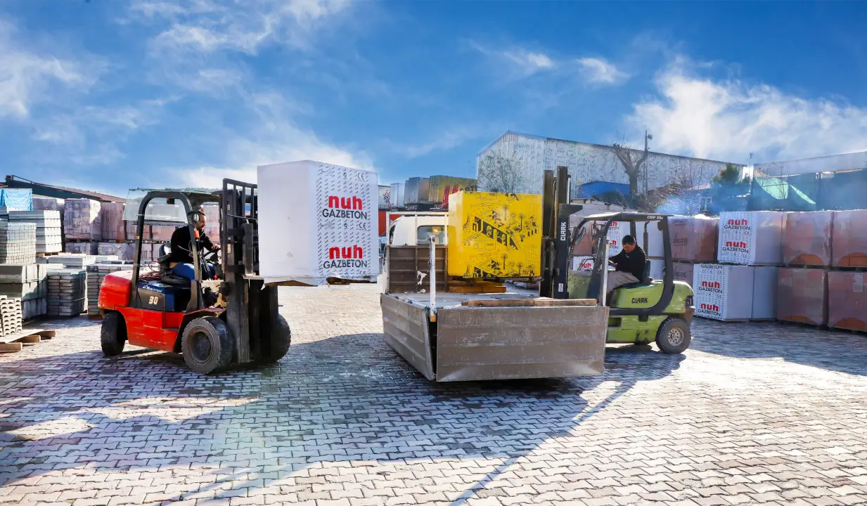 Forkliftle paletli malzeme taşınması